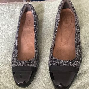 Black and white low heeled pumps